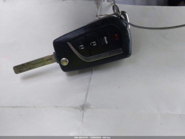 Toyota Camry Le Image 11