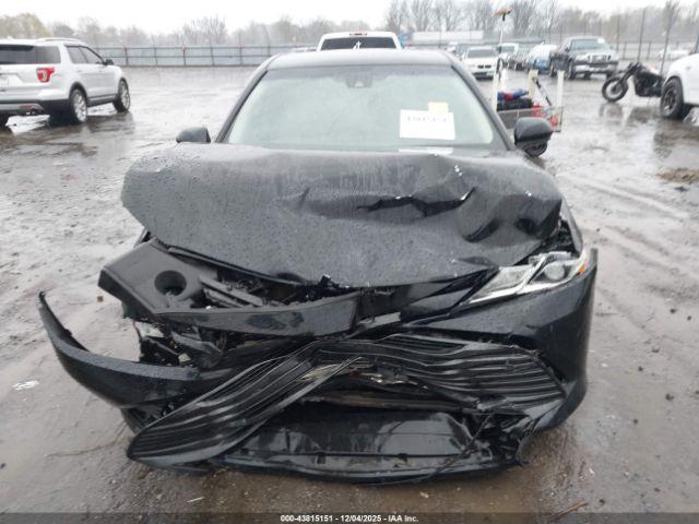 Toyota Camry Le Image 14