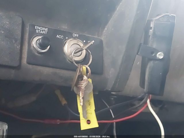 White Gmc Aero Wca Image 6