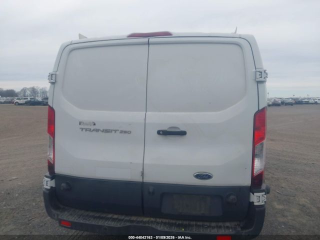 Ford Transit Image 16