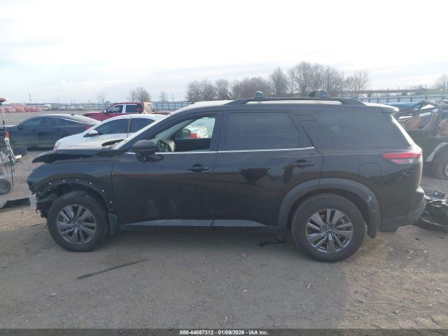 Nissan Pathfinder Sv Fwd Image 9